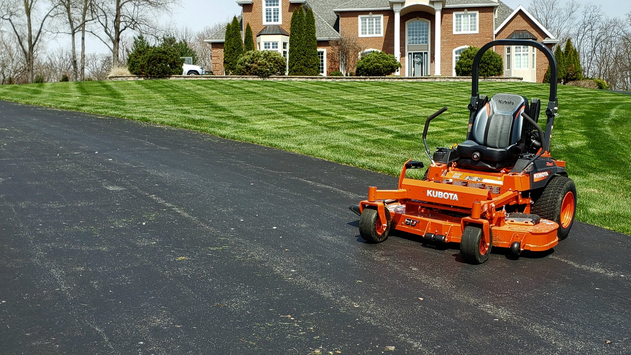 Kubota Z700 Series Striping Kit – Tractor Bracket - Main Image